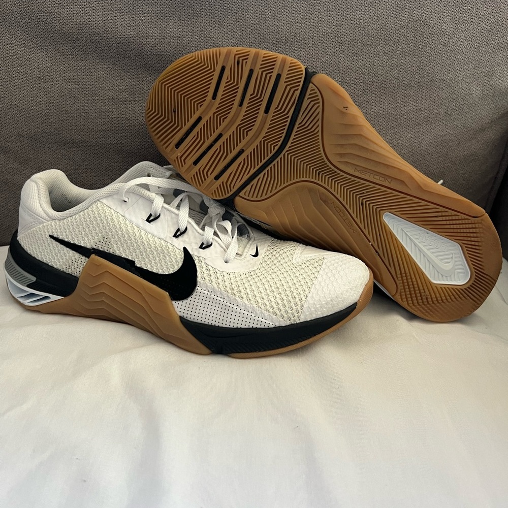 Metcon 7 White / Gum